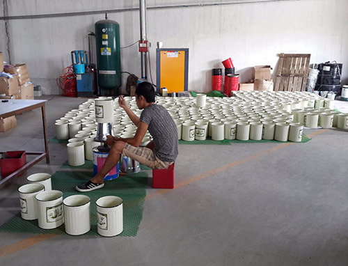 Painting on rim for galvanized compost pail for USA market.