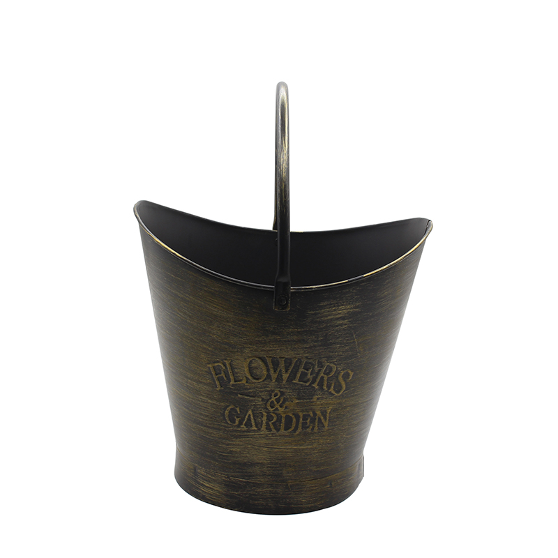 Country Rustic Primitive Metal flower pot for Home and Garden Décor.