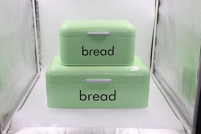 These bread boxes have a simple but unique appearance, it is a best gift for family or friends and a best choice for the festive season